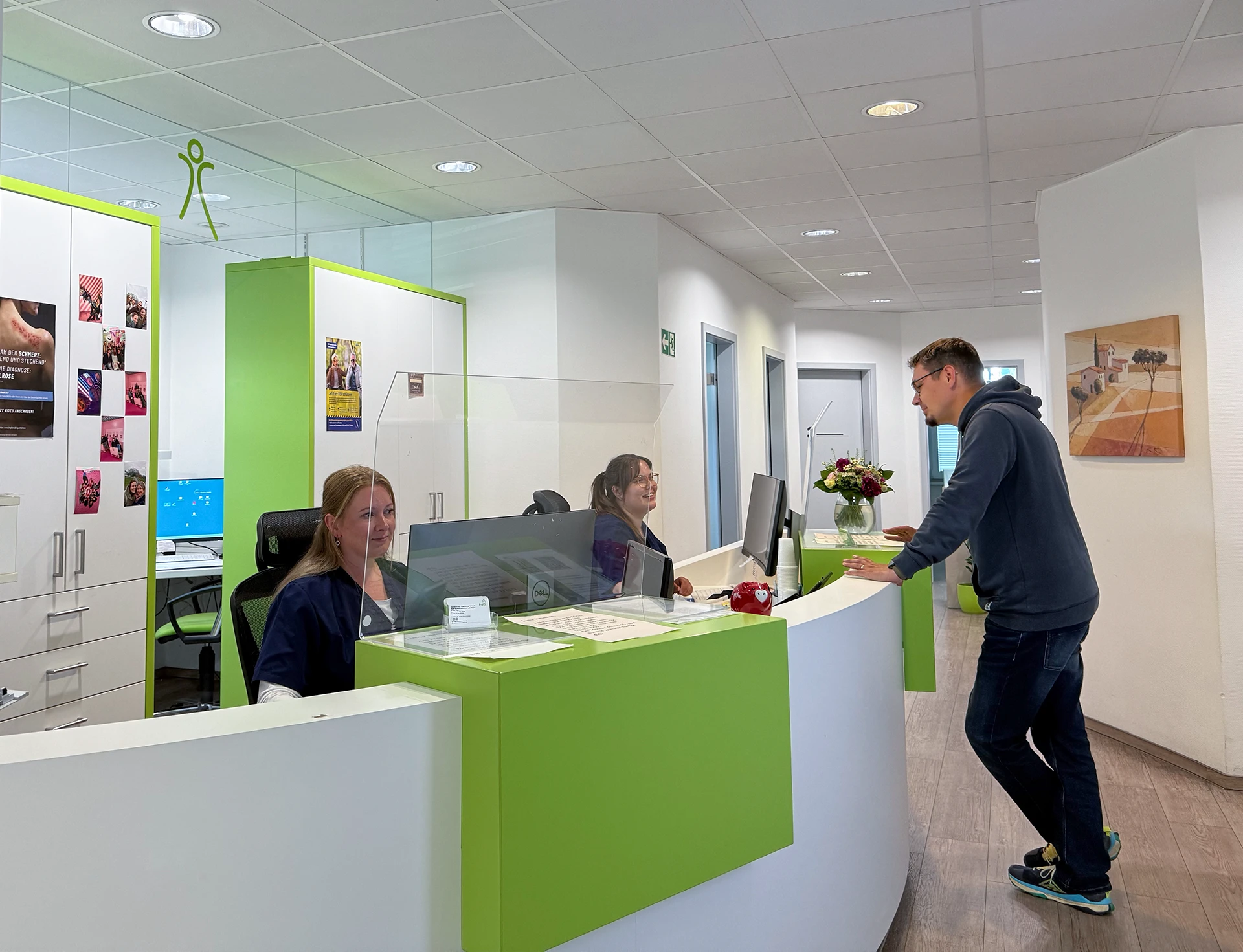 Praxis_Koblenzer_Strasse_Empfang_Kunde